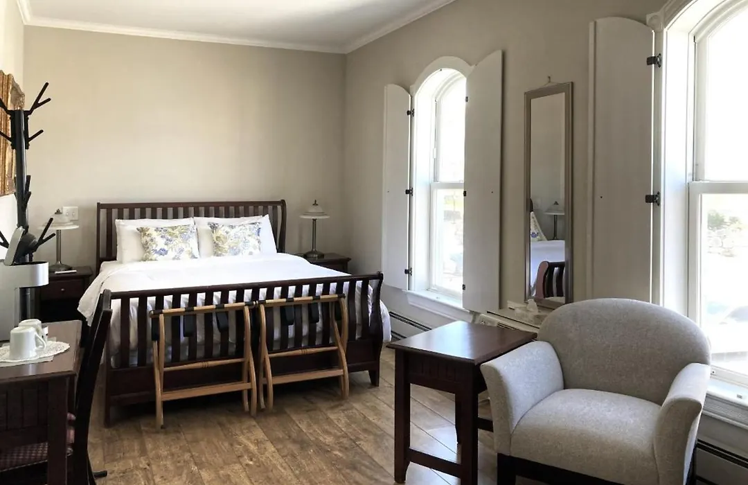 Lunenburg Arms Hotel-1