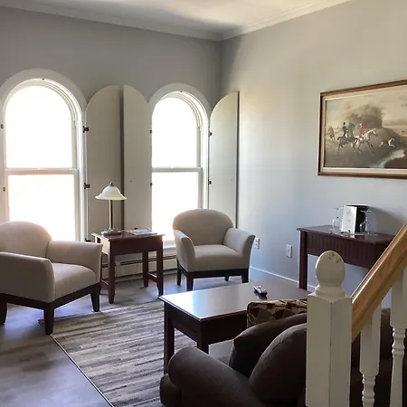 Lunenburg Arms Hotel-3